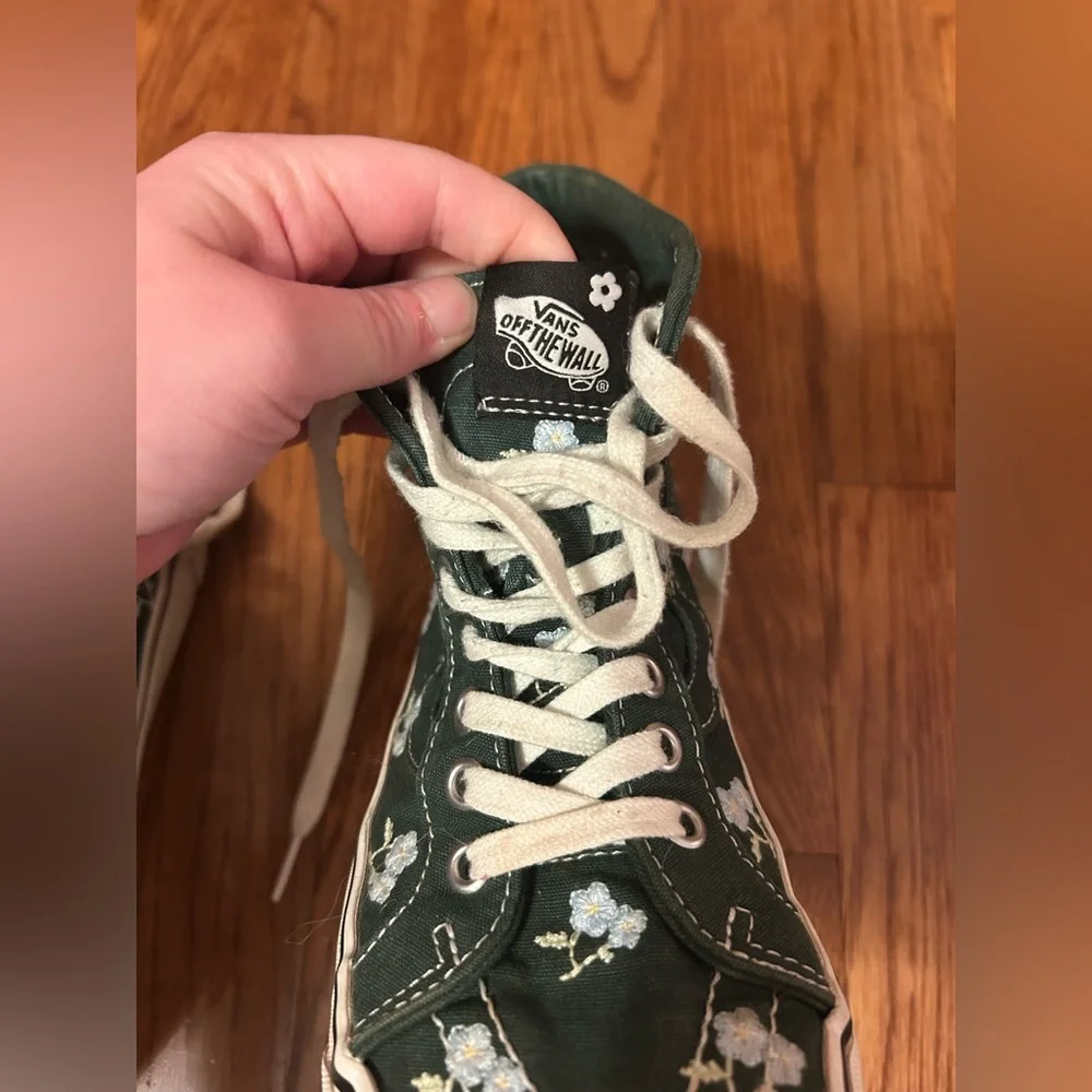 Van’s Green Floral Embroidered Off The Wall Women’s Sz 8 Men’s Sz 6.5 Sneakers